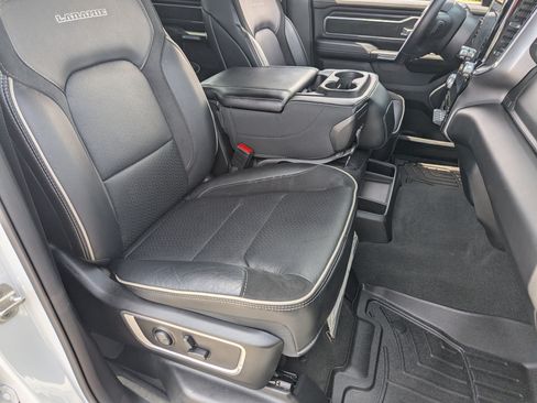 Used 2024 RAM 1500 Laramie AWD/4WD image 10