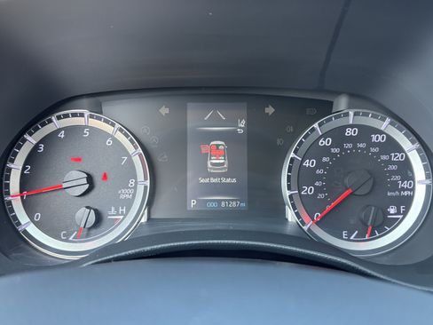 Used 2021 Toyota Highlander L FWD image 28