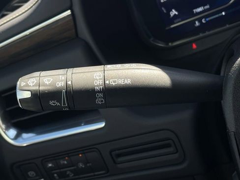 Used 2023 Chevrolet Suburban Premier image 22