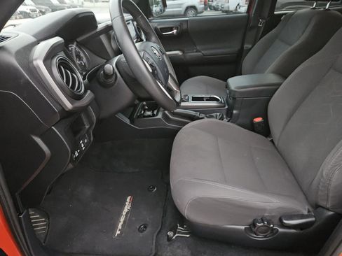 Used 2018 Toyota Tacoma TRD Sport w/ Technology Package RWD image 24