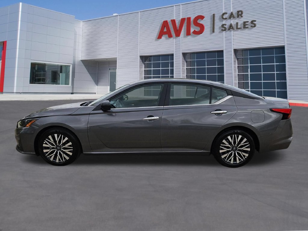 Used 2025 Nissan Altima 2.5 SV FWD image 10