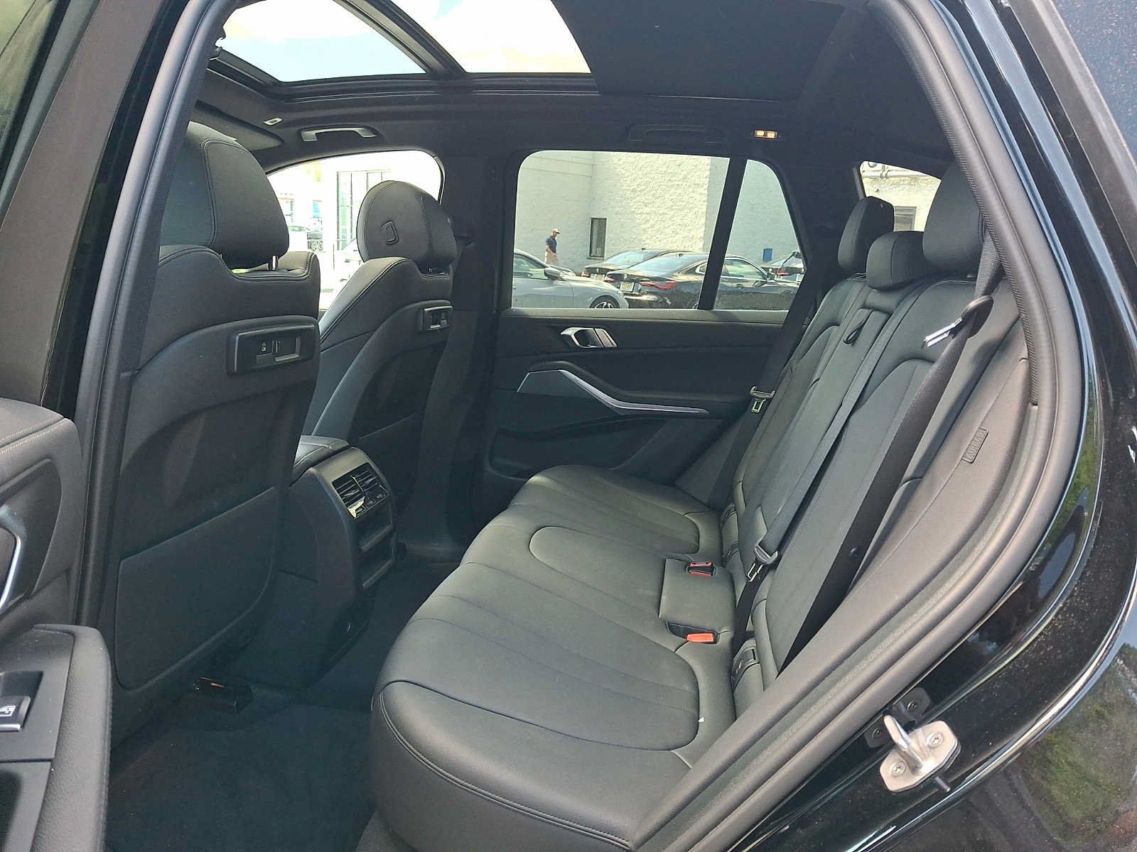 Used 2022 BMW X5 xDrive40i AWD/4WD image 10