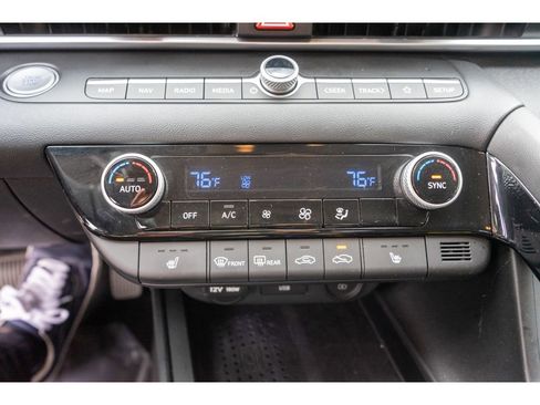 Used 2023 Hyundai Elantra SEL w/ Convenience Package image 16