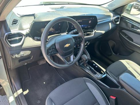 Used 2025 Chevrolet TrailBlazer LT FWD image 8