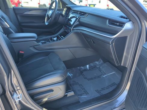 Used 2024 Jeep Grand Cherokee L Laredo image 36