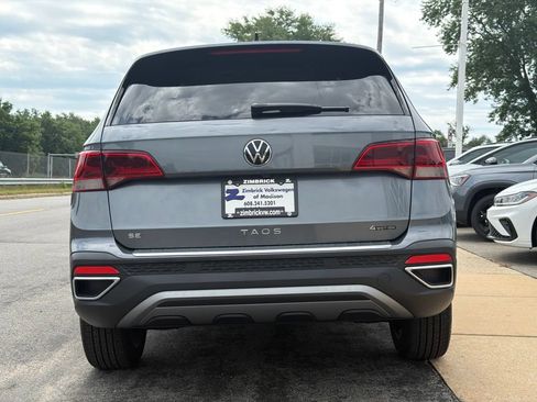 Used 2023 Volkswagen Taos SE w/ Panoramic Sunroof Package AWD/4WD image 7
