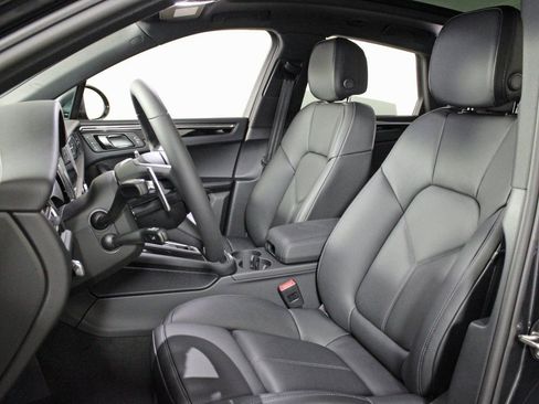 Used 2026 Porsche Macan image 5