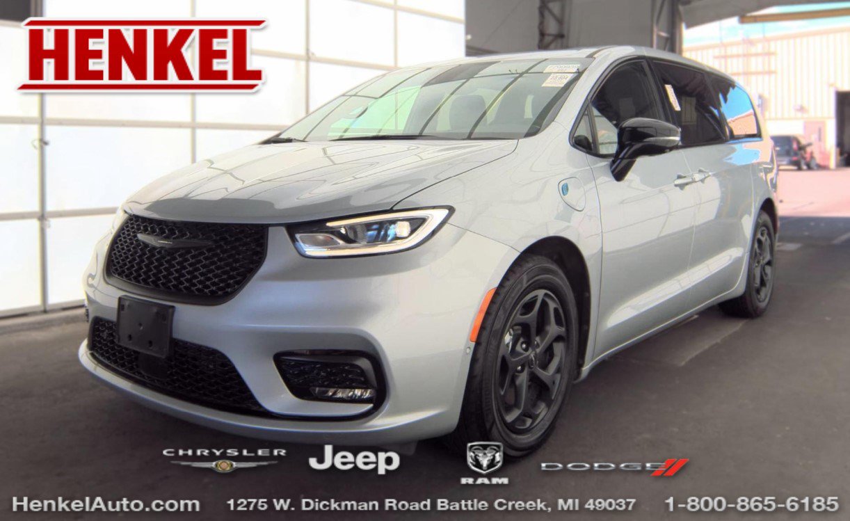 Used 2023 Chrysler Pacifica Limited w/ S Appearance Package FWD image 1