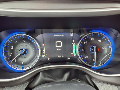 Used 2026 Chrysler Pacifica Select image 14