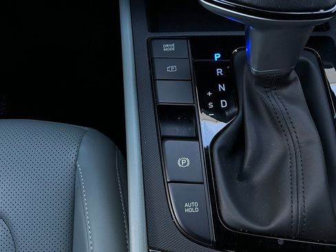 Used 2025 Hyundai Elantra Limited image 26