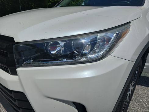 Used 2017 Toyota Highlander SE AWD/4WD image 32