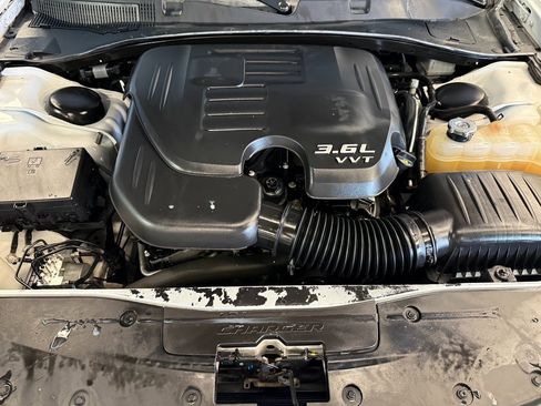 Used 2017 Dodge Charger SE w/ Power Sunroof Group image 23