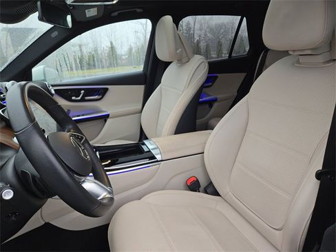 Used 2023 Mercedes-Benz GLC 300 4MATIC image 24