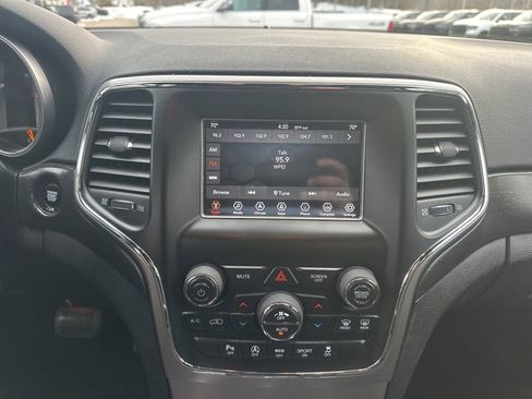 Used 2018 Jeep Grand Cherokee Laredo image 22