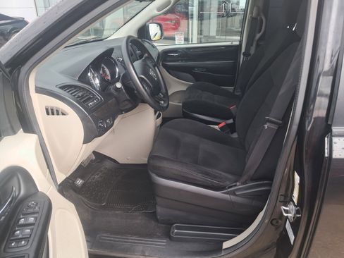 Used 2016 Dodge Grand Caravan SE w/ Quick Order Package 29E SE image 5