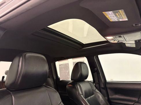 Used 2018 Toyota Tacoma Limited AWD/4WD image 12