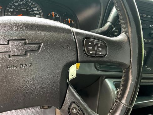 Used 2005 Chevrolet Silverado 2500 LS w/ Heavy-Duty Power Package AWD/4WD image 13