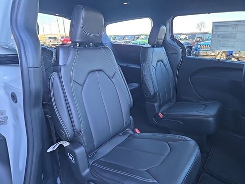 New 2026 Chrysler Pacifica Select w/ S Appearance Package image 78
