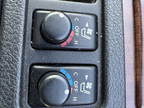 Used 2010 INFINITI M35 w/ Technology Pkg RWD image 16