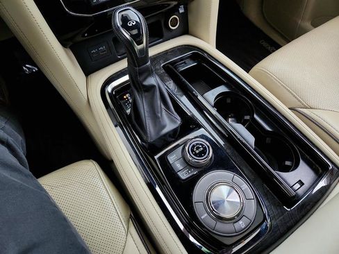 Used 2021 INFINITI QX80 Sensory w/ All-Season Package image 18