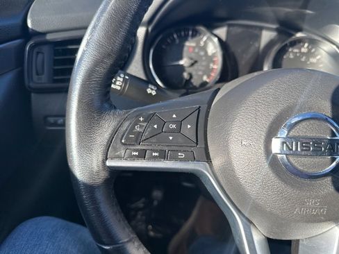 Used 2018 Nissan Rogue SV image 21