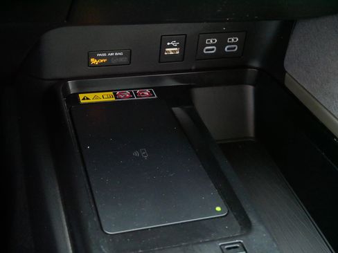 Certified 2025 Toyota Camry LE image 28