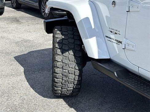 Used 2018 Jeep Wrangler Unlimited Sahara image 41