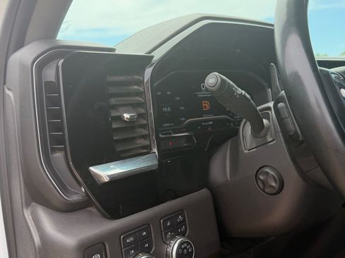 Used 2024 GMC Sierra 1500 SLT w/ SLT Premium Plus Package AWD/4WD image 11