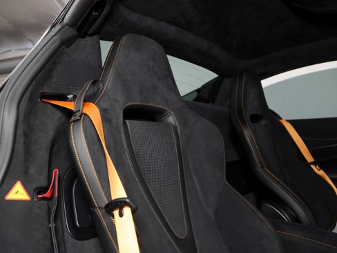 Used 2026 McLaren 750S Spider RWD image 29
