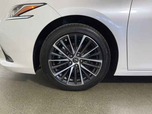 Used 2025 Lexus ES 350 w/ Premium Package image 11