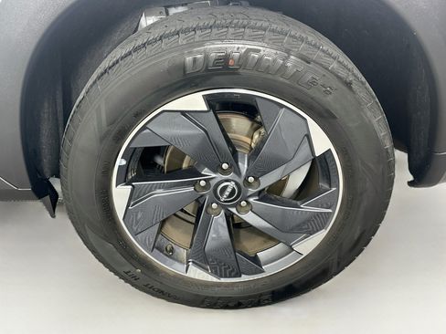 Used 2024 Nissan Rogue SV FWD image 11