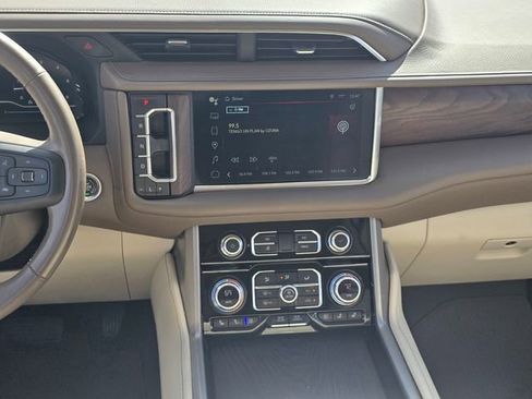 Used 2022 GMC Yukon XL Denali image 17