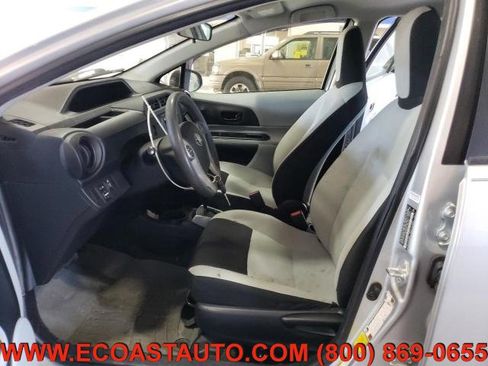 Used 2014 Toyota Prius C Three image 9
