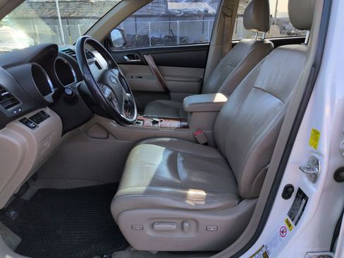 Used 2010 Toyota Highlander Limited AWD/4WD image 9