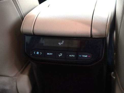 Used 2021 Toyota Highlander XLE image 17