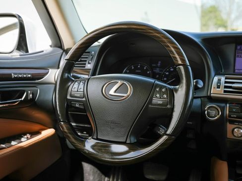 Used 2013 Lexus LS 460 w/ Comfort Pkg image 36