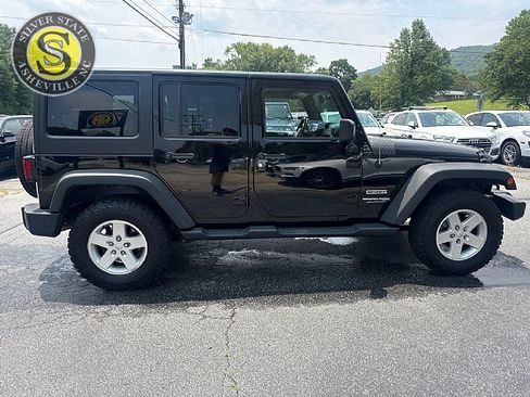 Used 2018 Jeep Wrangler Unlimited Sport S AWD/4WD image 7