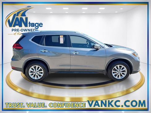 Used 2017 Nissan Rogue SV w/ SV Premium Package AWD/4WD image 5