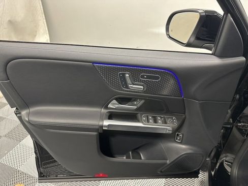 Used 2025 Mercedes-Benz GLB 250 4MATIC image 15