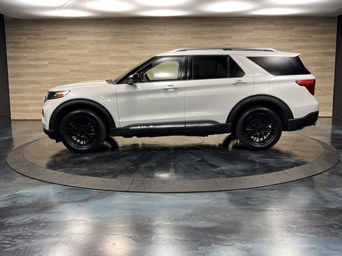 Used 2023 Ford Explorer Limited w/ Limited Technology Package image 22