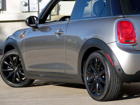 Used 2018 MINI Cooper 2-Door Hardtop image 31