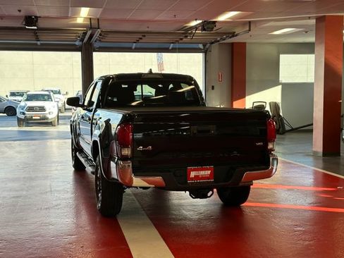 Used 2023 Toyota Tacoma SR5 AWD/4WD image 5