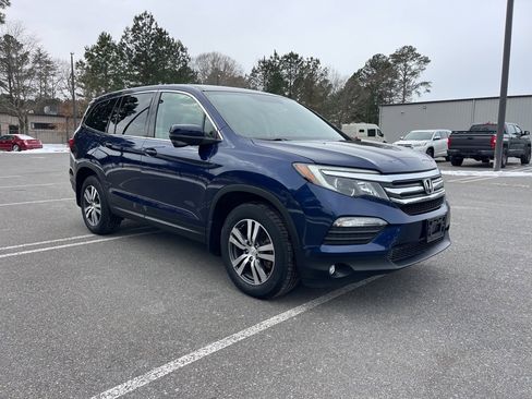 Certified 2017 Honda Pilot EX image 6