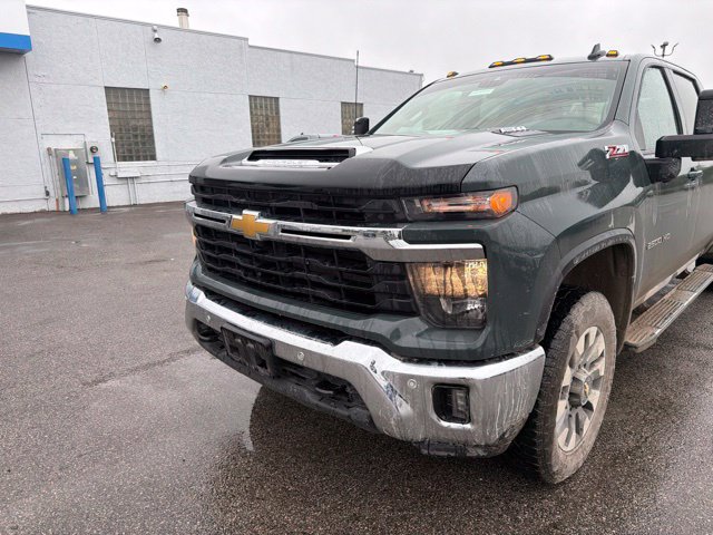 Used 2025 Chevrolet Silverado 2500 LT w/ All Star Edition AWD/4WD image 3