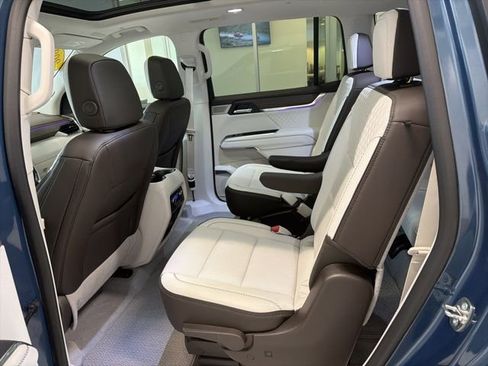 Used 2025 GMC Acadia Denali w/ Super Cruise Package image 18