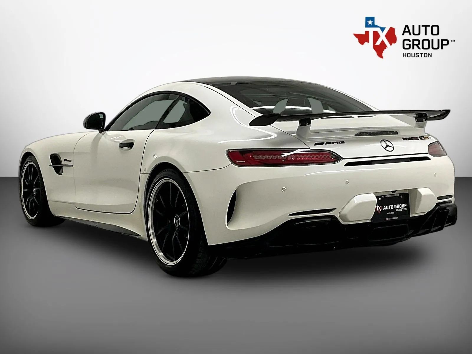 Used 2018 Mercedes-Benz AMG GT R image 3