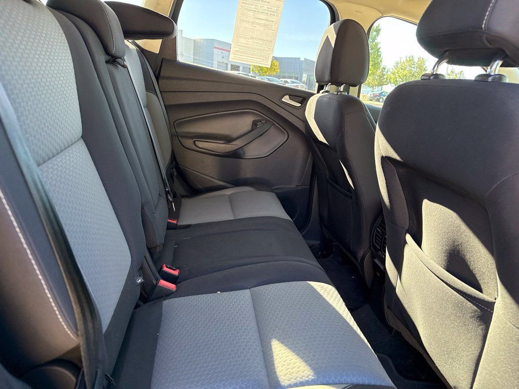 Used 2017 Ford Escape SE w/ Equipment Group 201A FWD image 16