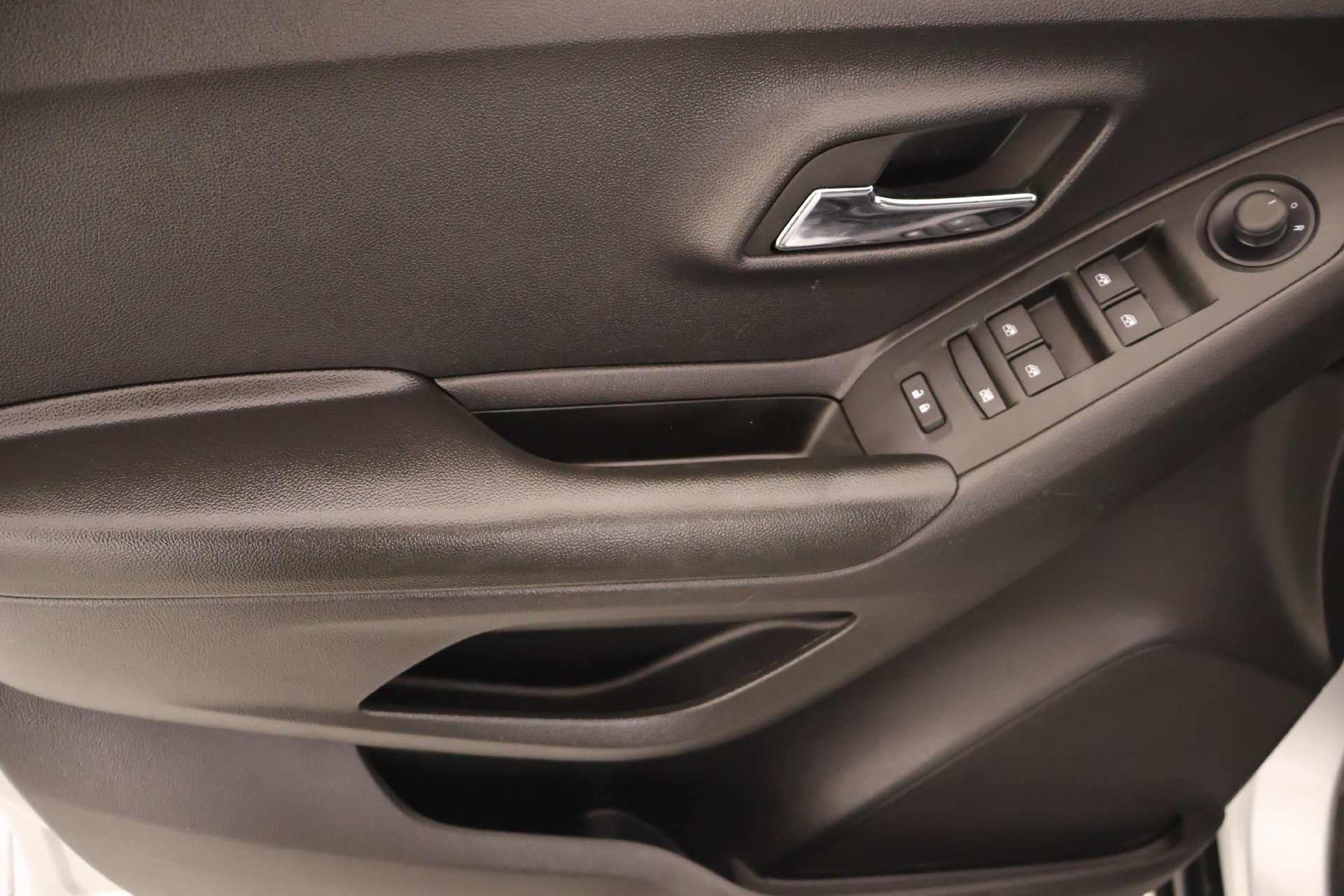 Used 2022 Chevrolet Trax LS w/ Tint and Cruise Package FWD image 14