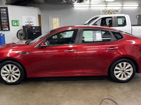 Used 2018 Kia Optima S FWD image 4