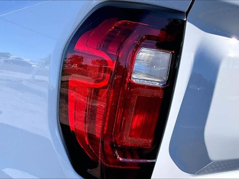 Used 2024 GMC Canyon AT4X image 27